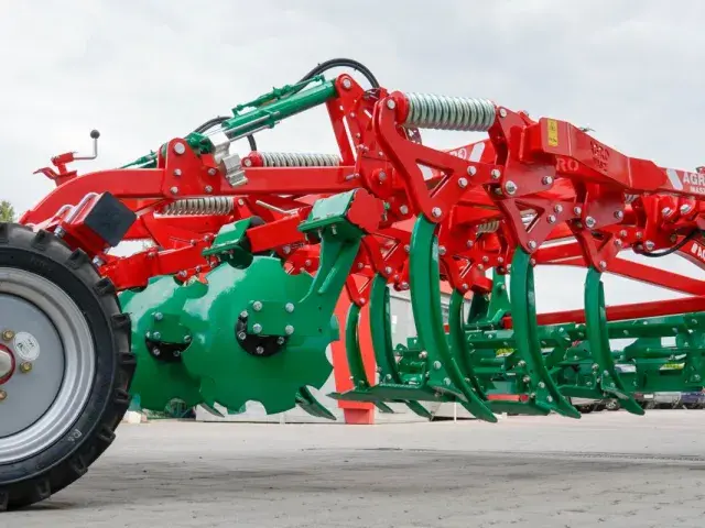 Культиватор стерневой, полунавесной AgroMASZ RUNO 