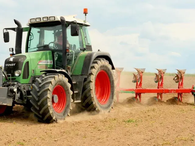 Плуг оборотный с полуавтоматической защитой AgroMASZ POP 