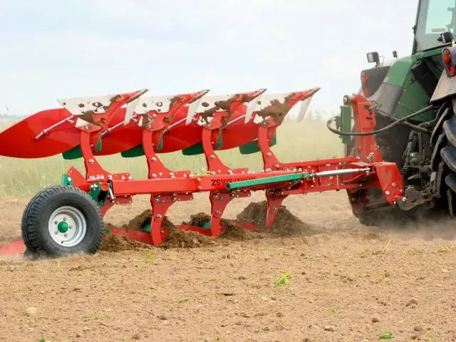 Плуг оборотный легкий с болтовой защитой AgroMASZ POL 