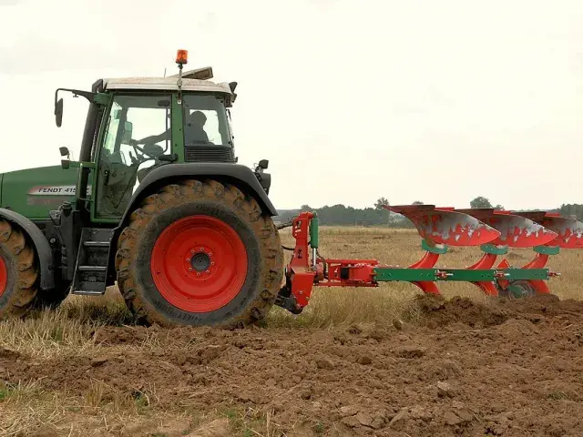 Плуг оборотный с рессорной защитой AgroMASZ POR
