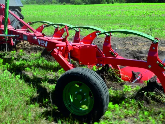 Плуг загонный (однобалочный) с рессорной защитой AgroMASZ PJR 
