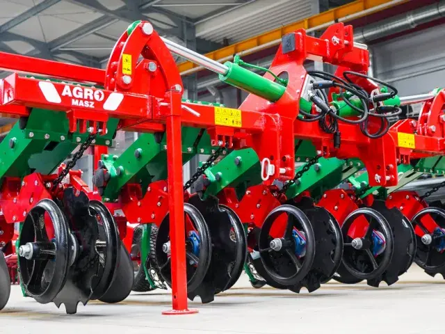 Культиватор для междурядной обработки AgroMASZ OLIVER 