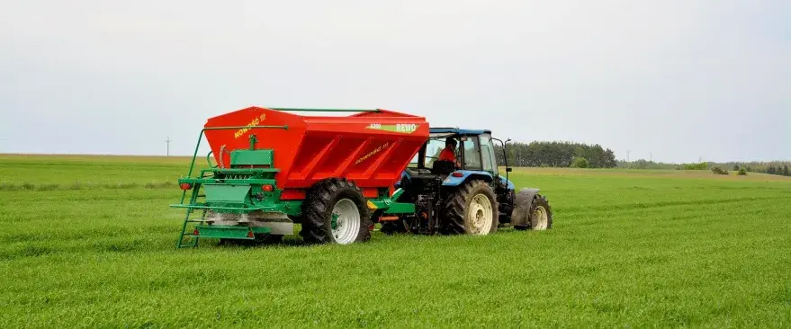 Разбрасыватель минеральных удобрений и извести AgroMASZ REWO-8200 