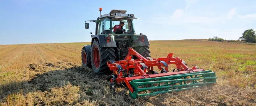 Культиватор универсальный с рессорной защитой AgroMASZ APR 