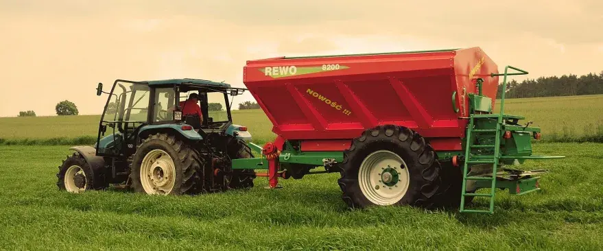 Разбрасыватель минеральных удобрений и извести AgroMASZ REWO-8200 