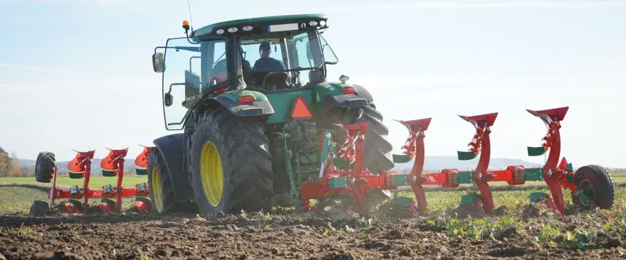 Плуг оборотный с рессорной защитой AgroMASZ POR