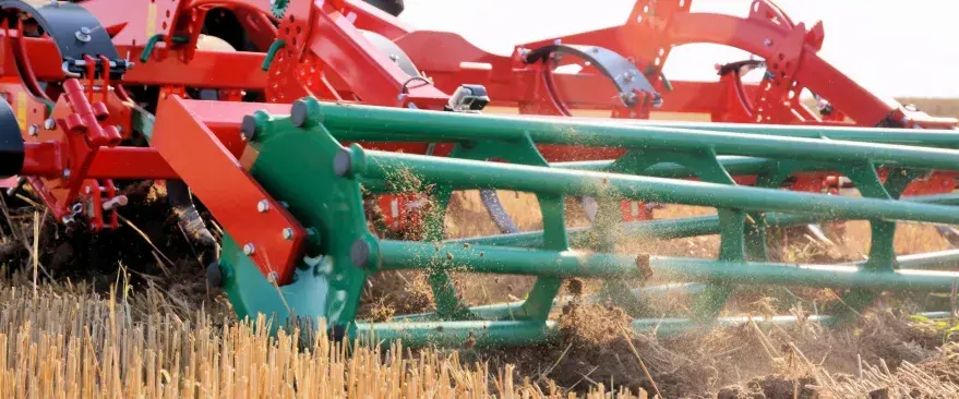 Культиватор универсальный с рессорной защитой AgroMASZ APR 